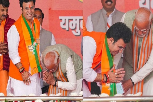 दिल्ली में चुनावी मंच पर पीएम मोदी ने भाजपा प्रत्याशी रवींद्र नेगी के 3 बार छुए पैर