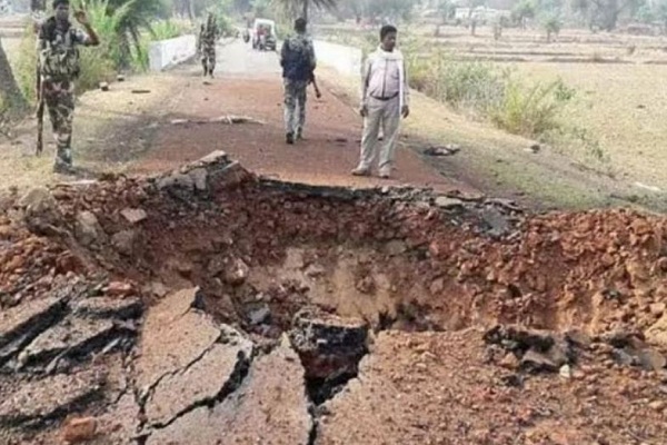 छत्तीसगढ़ : नक्सलियों ने IED धमाके से सुरक्षा बलों की गाड़ी उड़ा दी, 9 जवान शहीद