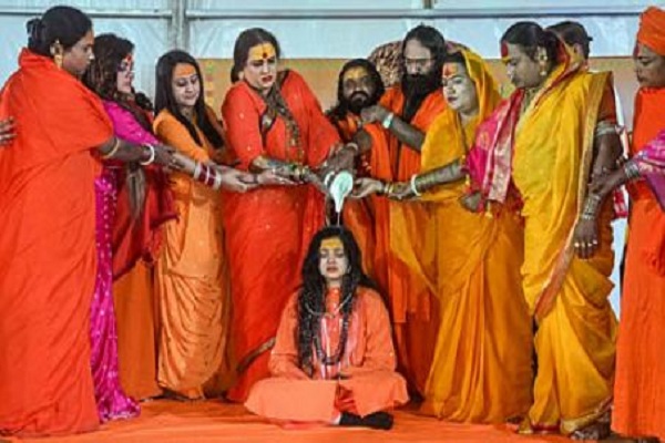 90 के दशक की मशहूर अभिनेत्री ममता कुलकर्णी ने लिया संन्यास, किन्नर अखाड़े में दीक्षा लेकर बनीं महामंडलेश्वर