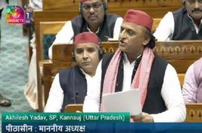 अखिलेश यादव