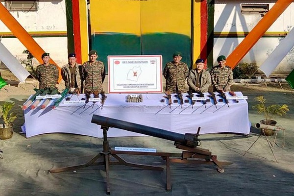 मणिपुर : राज्यपाल अजय भल्ला की चेतावनी के बाद उग्रवादियों ने सरेंडर किए लूटे हुए 246 हथियार