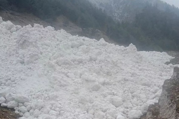 उत्तराखंड में हादसा : चमोली में ग्लेशियर टूटने से 41 श्रमिक लापता, 16 बचाए गए