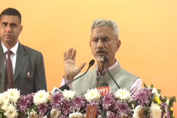 एस जयशंकर का AAP पर हमला – ‘विदेश जाकर दिल्ली में बुनियादी सुविधाओं की कमी स्वीकार करते हुए शर्मिंदगी महसूस होती है’