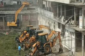 कुशीनगर में मदनी मस्जिद ढहाई गई