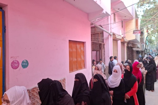 दिल्ली विधानसभा चुनाव की वोटिंग खत्म, शाम 5 बजे तक 57.70 मतदान, मुस्लिम बहुल क्षेत्र मुस्तफाबाद सबसे आगे