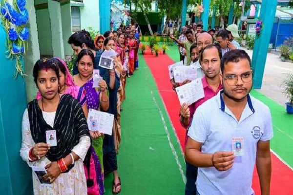 दिल्ली विधानसभा चुनाव में लगभग 60.42 फीसदी मतदान, ECI ने रात्रि 11.30 बजे जारी किए जिलेवार आंकड़े