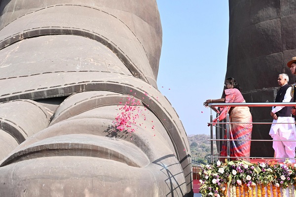 गुजरात : राष्ट्रपति मुर्मु ने ‘स्टैच्यू ऑफ यूनिटी’ का दौरा किया, सरदार पटेल को अर्पित की श्रद्धांजलि