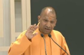 सीएम योगी आगरा में