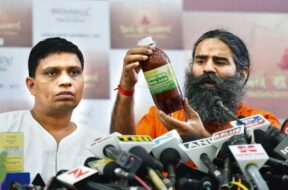 स्वामी रामदेव व आचार्य बालकृष्ण