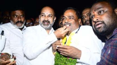 तेलंगाना विधान परिषद चुनाव: भाजपा समर्थित उम्मीदवार मलका कोमरैया ने दर्ज की जीता