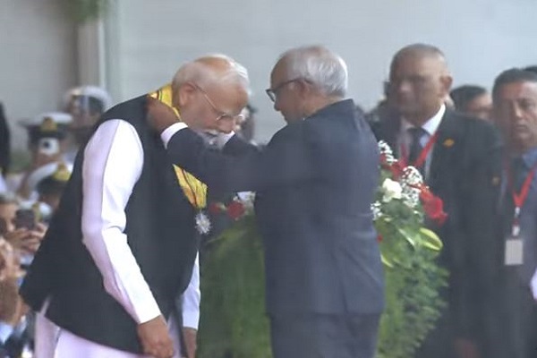 पीएम मोदी को मॉरीशस का सर्वोच्च सम्मान, राष्ट्रपति धरमबीर गोकुल ने किया सम्मानित