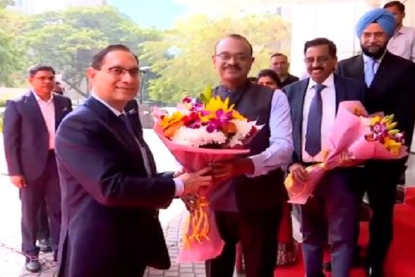 तुहिन कांत पांडेय ने सेबी चेयरमैन का कार्यभार संभाला, शेयर बाजार में हाहाकार के बीच पारदर्शिता का वादा