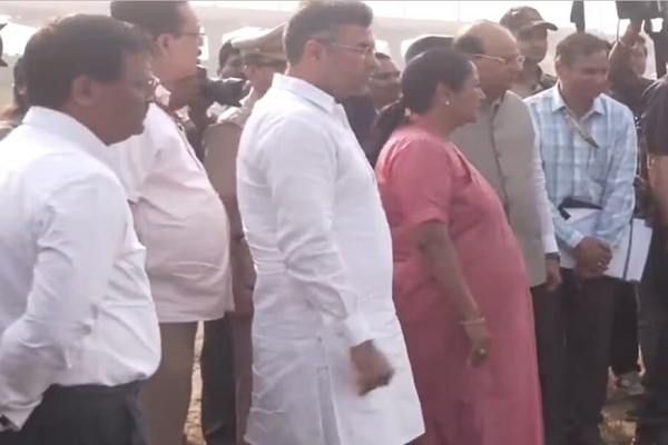 दिल्ली यमुना सफाई: सीएम रेखा ने किया नालों और वजीराबाद बैराज पर नदी क्षेत्र का निरीक्षण