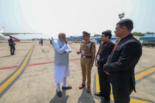 प्रधानमंत्री मोदी पहुंचे वाराणसी: अधिकारियों से गैंग रेप मामले की ली जानकारी, सख्त कार्रवाई के दिए निर्देश