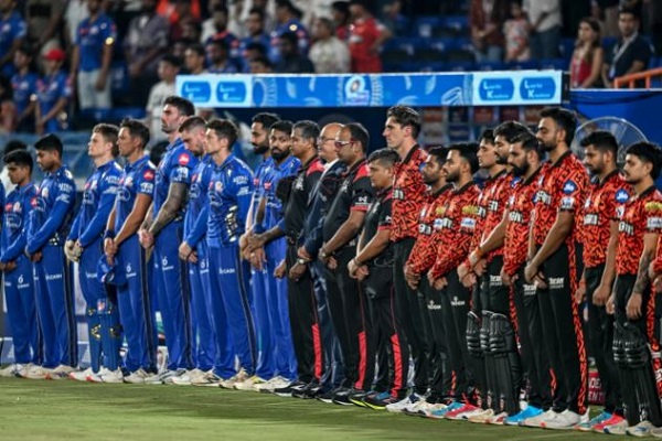 आईपीएल-18 : मैच से पहले SRH व MI की टीमों ने पहलगाम हमले के मृतकों की दी श्रद्धांजलि