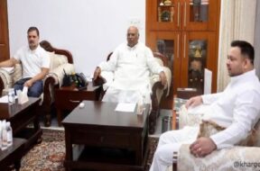खरगे व राहुल के साथ तेजस्वी की बैठक