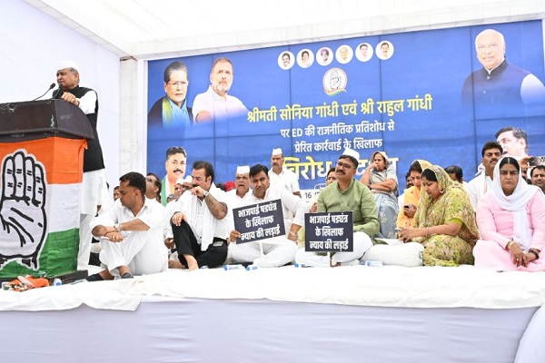 नेशनल हेराल्ड केस : ED के एक्शन पर कांग्रेस में उबाल, गहलोत बोले – लोकतंत्र की रक्षा के लिए अब हम जेल जाने को भी तैयार