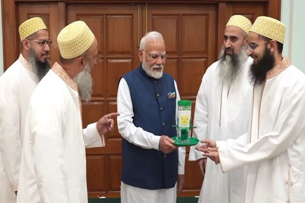 दाऊदी बोहरा समुदाय के प्रतिनिधिमंडल ने पीएम मोदी से की मुलाकात, वक्फ कानून में बदलाव के लिए जताया आभार