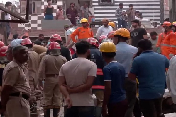 दिल्ली में चार मंजिला इमारत ढही, चार लोगों की मौत, कई घायल, सीएम ने जताया दुख