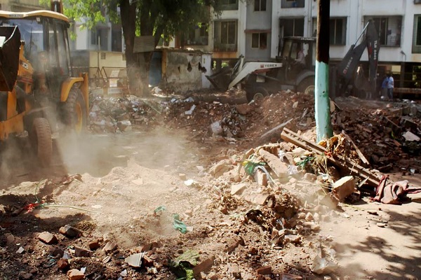 सुप्रीम कोर्ट ने नासिक में दरगाह गिराने की नोटिस पर लगाई रोक, बंबई उच्च न्यायालय से रिपोर्ट मांगी