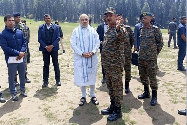 अमित शाह ने पहलगाम आतंकी हमले में मृतकों को श्रद्धांजलि दी, घटनास्थल पहुंचकर जानकारी ली