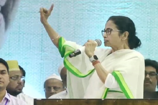 इमामों के साथ बैठक में सीएम ममता बनर्जी बोलीं – मुर्शिदाबाद में हुए सांप्रदायिक दंगे पूर्व नियोजित