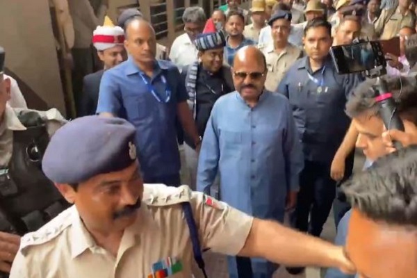 पश्चिम बंगाल : राज्यपाल सीवी आनंद बोस मालदा पहुंचे, मुर्शिदाबाद से भागकर आए लोगों से करेंगे मुलाकात