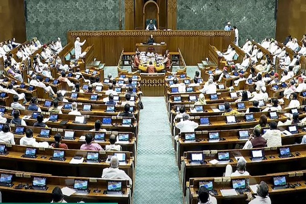 लोकसभा में मध्यरात्रि बाद 2 बजे पास हुआ वक्फ संशोधन बिल, पक्ष में पड़े 288 वोट, ओवैसी सहित विपक्षी सांसदों के संशोधन खारिज