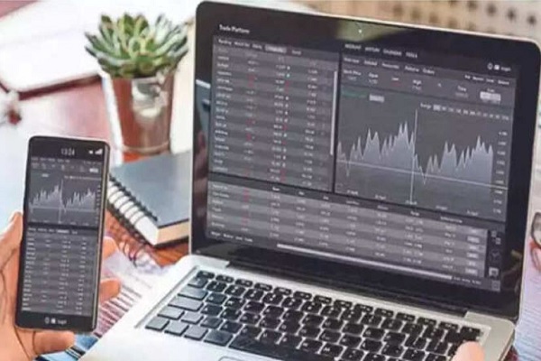 रिलायंस व निजी बैंकों ने शेयर बाजार की गिरावट रोकी, सेंसेक्स 1,006 अंक उछला, निफ्टी 24,300  के पार