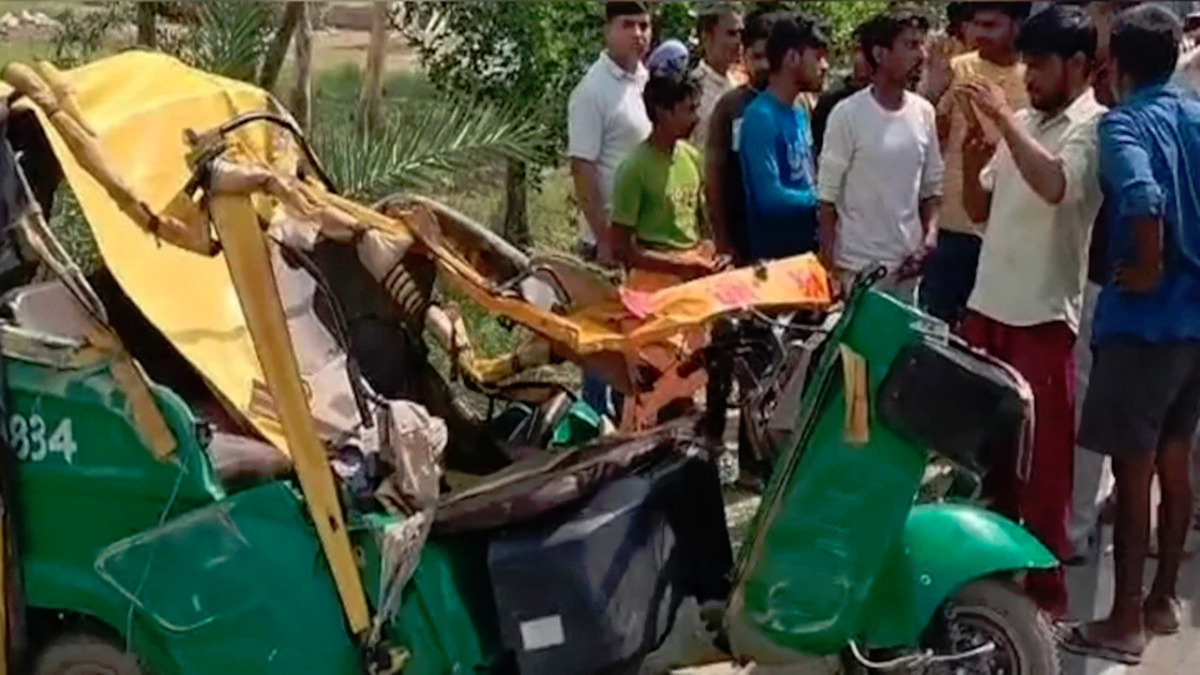 यूपी में एक और बड़ा हादसा: ट्रक की टक्कर से 6 लोगों की मौत, तीन घायल