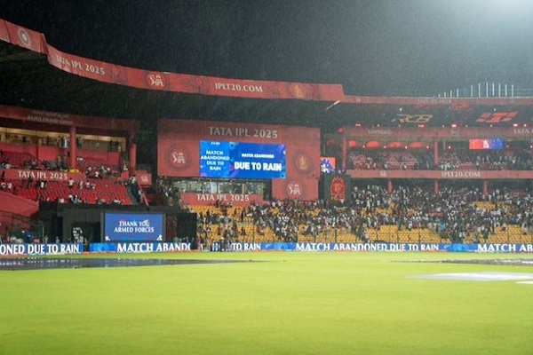 आईपीएल-18 : बारिश ने धुलीं गत चैम्पियन KKR की प्लेऑफ में प्रवेश की उम्मीदें, RCB फिर शीर्ष पर पहुंचा