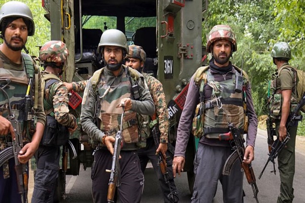 जम्मू-कश्मीर : किश्तवाड़ में सुरक्षा बलों से मुठभेड़ में 2 आतंकी ढेर, एक जवान शहीद