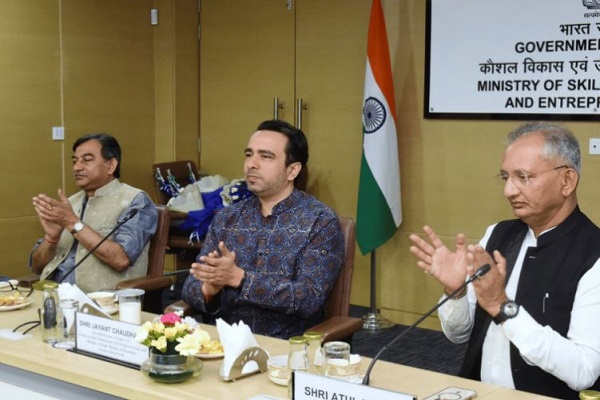 स्किल इंडिया की मेटा के साथ साझेदारी, ह्वाट्सएप पर मिलेगी रोजगार की जानकारी