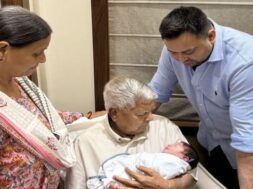 पोते को गोद में उठाए लालू यादव