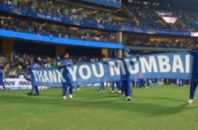 मुंबई को प्लेऑफ का टिकट1