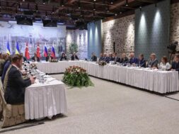 रूस व यूक्रेन के बीच शांति बैठक