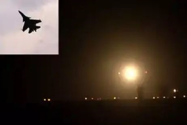 गंगा एक्सप्रेसवे पर रात में भी लड़ाकू विमानों ने किया युद्धाभ्यास, राफेल-सुखोई व जगुआर की नाइट लैंडिंग