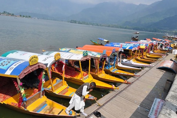 कश्मीर पर्यटन को फिर से जीवंत करने के प्रयास तेज, 50 प्रतिशत छूट देने की योजना