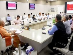 श्रम विभाग की समीक्षा बैठक