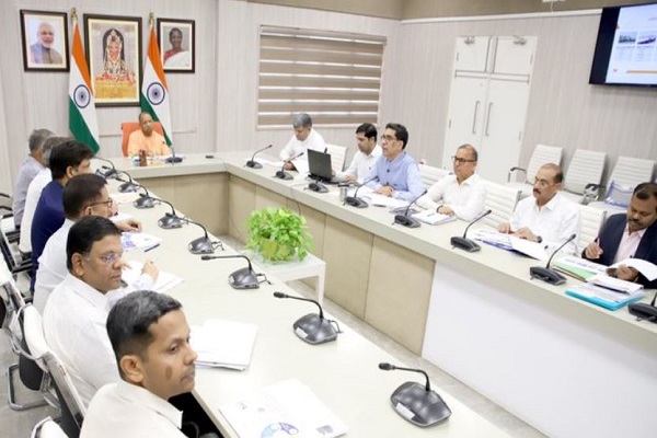 सीएम योगी का आह्वान – तकनीकी एवं व्यावसायिक शिक्षा के विद्यार्थियों को उद्योगों से जोड़ें 