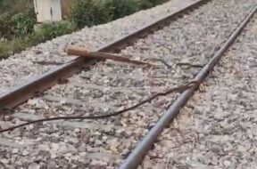 हरदोई में ट्रेन हादसा टला