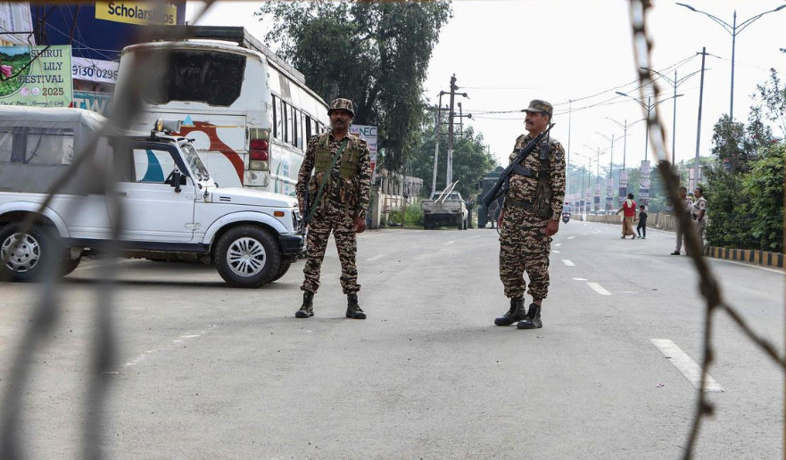 मणिपुर: सुरक्षा बलों ने महिला समेत तीन उग्रवादियों को किया गिरफ्तार