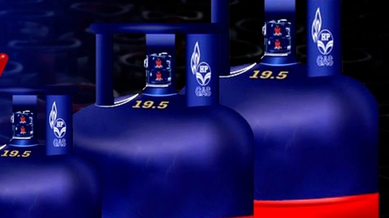 कारोबार: विमान ईंधन के दाम तीन प्रतिशत घटे, वाणिज्यिक सिलेंडर भी हुआ 24 रुपये सस्ता