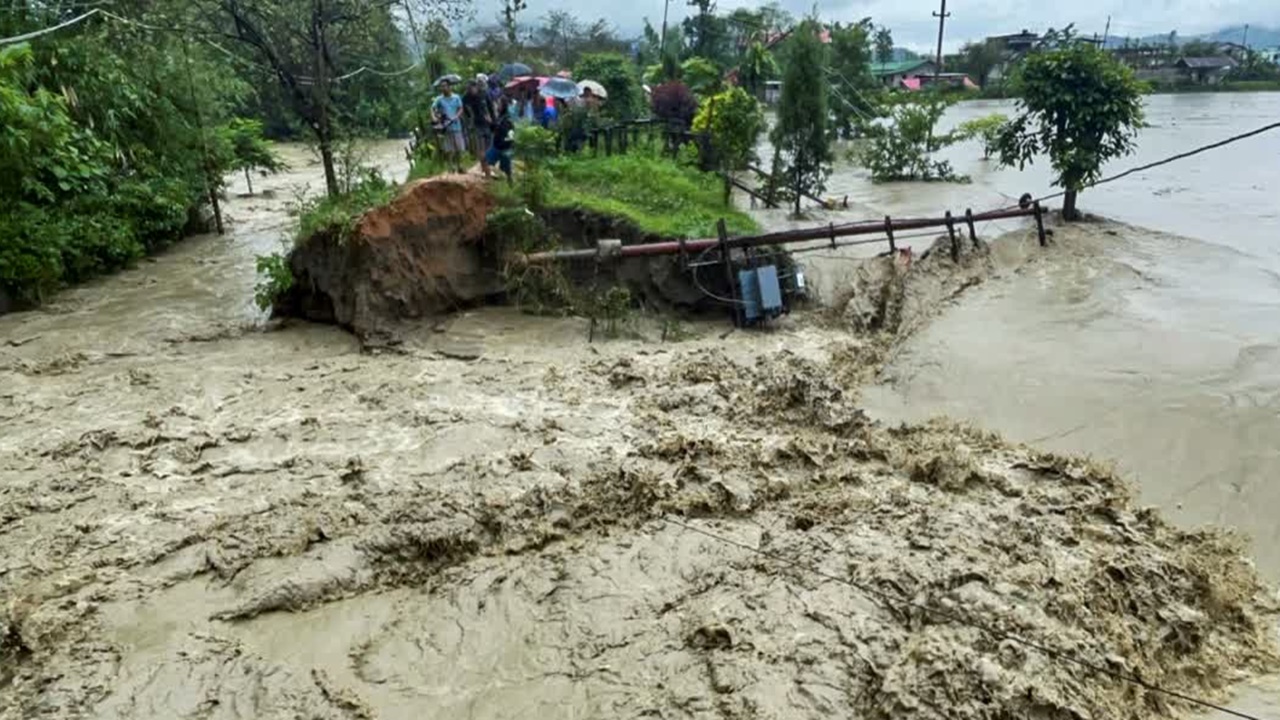 मणिपुर में भारी बारिश से कई इलाकों में जलभराव, 883 घर क्षतिग्रस्त, 3802 लोग प्रभावित