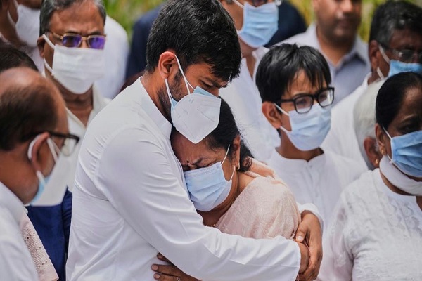 अहमदाबाद विमान हादसा : डीएनए मिलान से 220 मृतकों की हुई शिनाख्त, 202 शव परिजनों को सौंपे गए