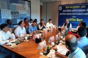 ईसी की टीम बिहार पहुंची1