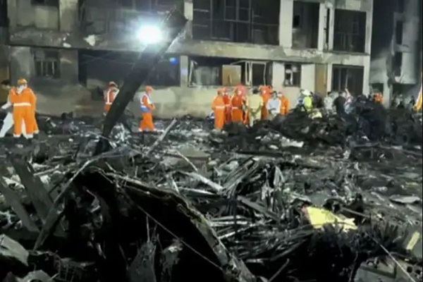 अहमदाबाद विमान हादसा : एअर इंडिया मृतकों के परिजन व जीवित बचे लोगों को 25-25 लाख रुपये का अंतरिम भुगतान करेगी