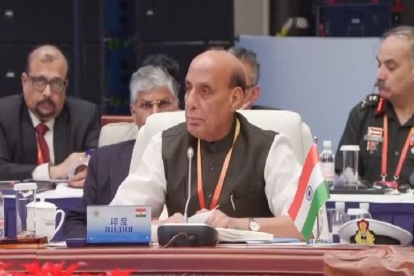 चीन में SCO बैठक से इतर राजनाथ सिंह ने रूस व बेलारूस के रक्षा मंत्रियों के साथ कीं द्विपक्षीय बैठकें