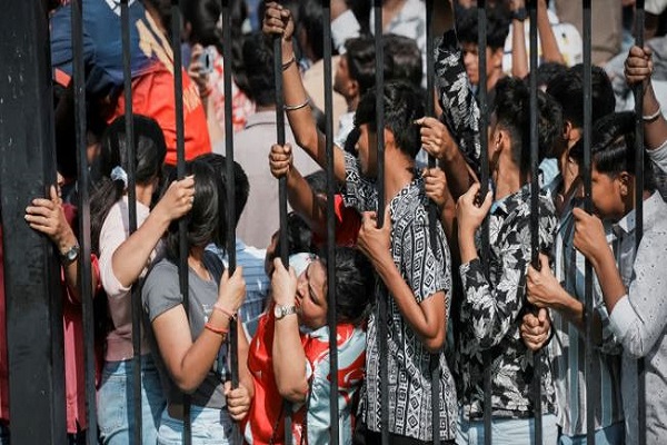 IPL चैम्पियन RCB का जश्न मातम में तब्दील : चिन्नास्वामी स्टेडियम के गेट पर मची भगदड़ में 11 लोगों की मौत, कई अन्य घायल