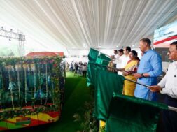 दिल्ली में देवी बसों का शुभारम्भ